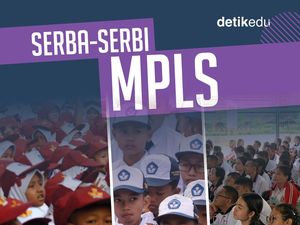 Siswa sekolah sedang mengikuti kegiatan laboratorium sains dengan mikroskop dan peralatan percobaan